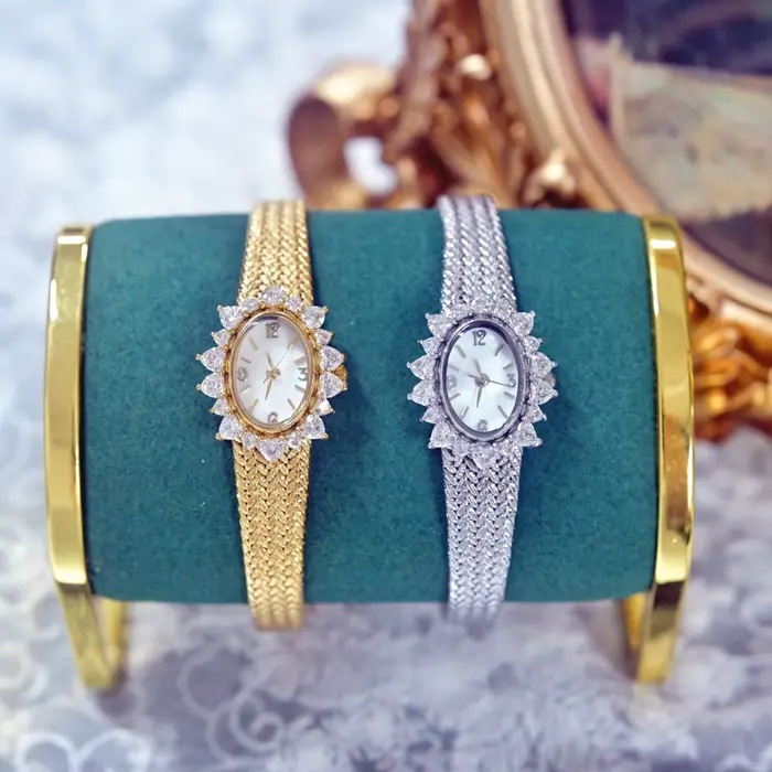 Montre à quartz en laiton plaqué or 24 carats pour femme