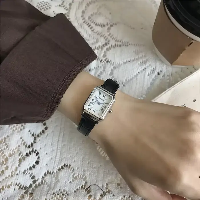 Montre à quartz vintage pour femme