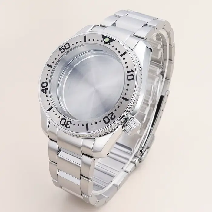 Boitier de montre en acier inoxydable 316L pour Seiko NH35 NH36 NH34 NH38 avec cristal saphir et couronne vissée élégant à offrir pour homme occasions spéciales
