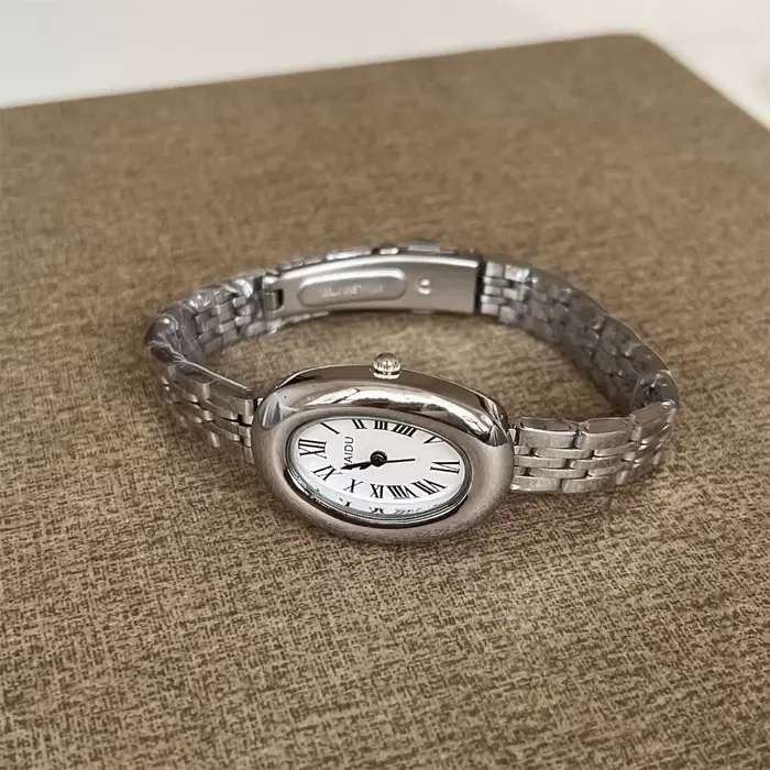 Offre spéciale montre de mode pour les femmes mi-ancien Style cadran ovale petite
