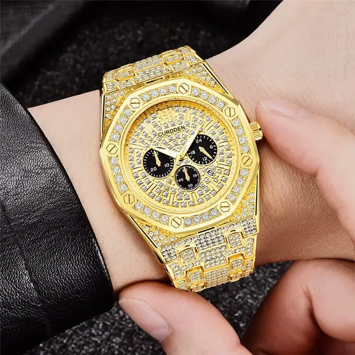 Montre CURDDEN dorée à quartz avec calendrier complet pour homme style hip-hop audacieux et élégance moderne