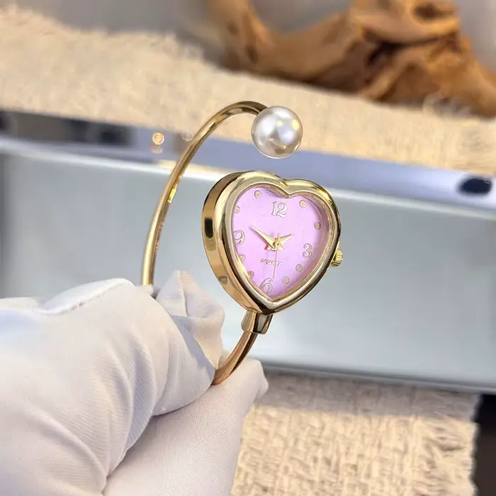 Nouveau Style Bracelet conception ouverte perle amour montre à Quartz