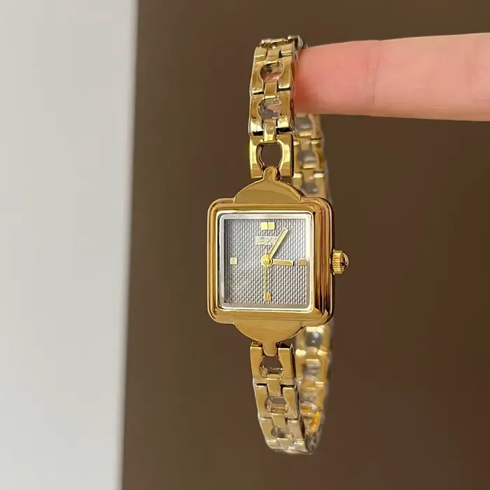 Montre vintage dorée pour femme avec bracelet chaîne
