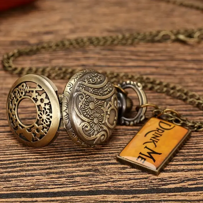 Montre de poche, collier antique avec étiquette de lapin ajouré