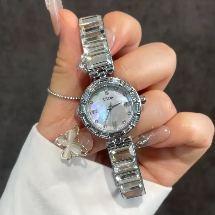 Montre de luxe ronde et légère pour femmes