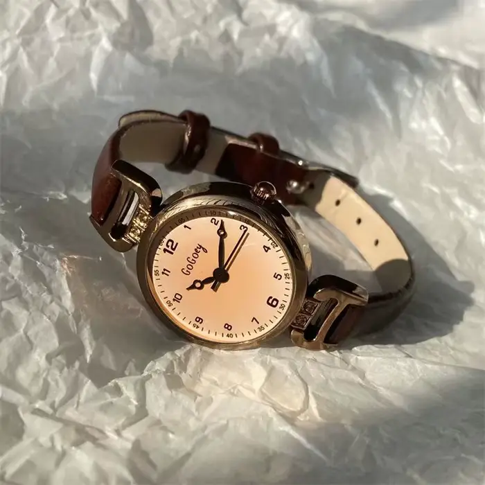 2025 montre à Quartz femmes en cuir PU bracelet mince montre-bracelet dames montres couleur unie mode