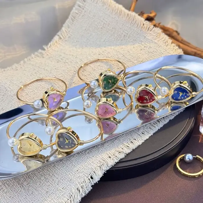 Montre élégante à cadran en forme de cœur avec perles