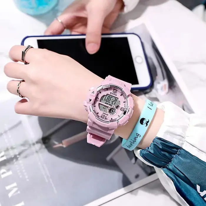 Montre électronique étanche pour femmes et hommes