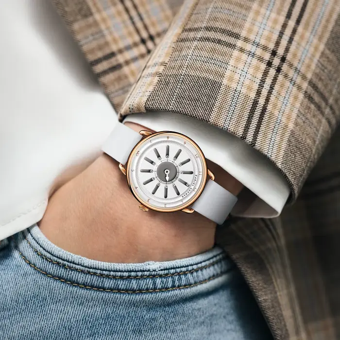 Montre à quartz pour femmes design original perles magnétiques sans aiguilles montre de luxe choix de niche occasions spéciales