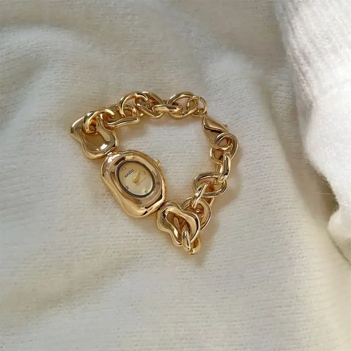 Nouvelles dames personnalisées montres Vintage pour femme fille étudiant mignon bijoux Bracelet Cool femmes