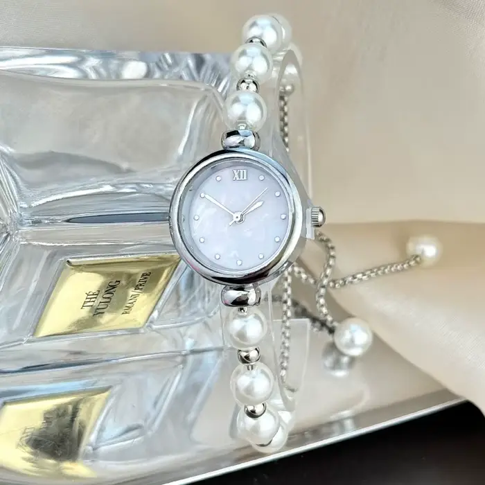Montre à main avec cordon de traction en perles romantique français