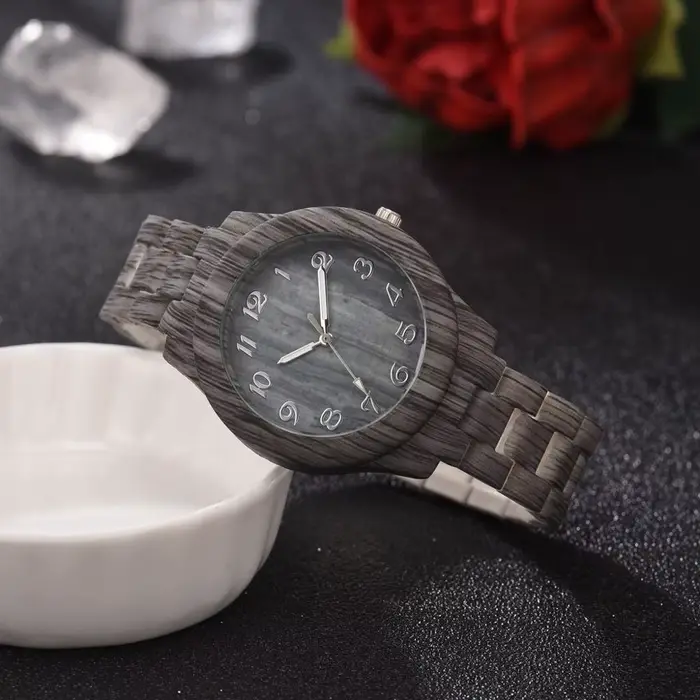 Montre en bois et cuir pour femmes