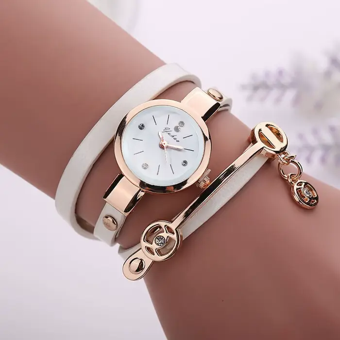Montre à quartz simple pour femme, bracelet en métal doré, mode