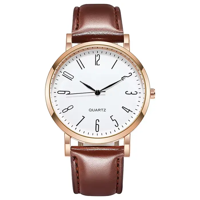 Une montre à quartz à la mode, simple et polyvalente avec un grand cadran fin, rond et rétro pour da
