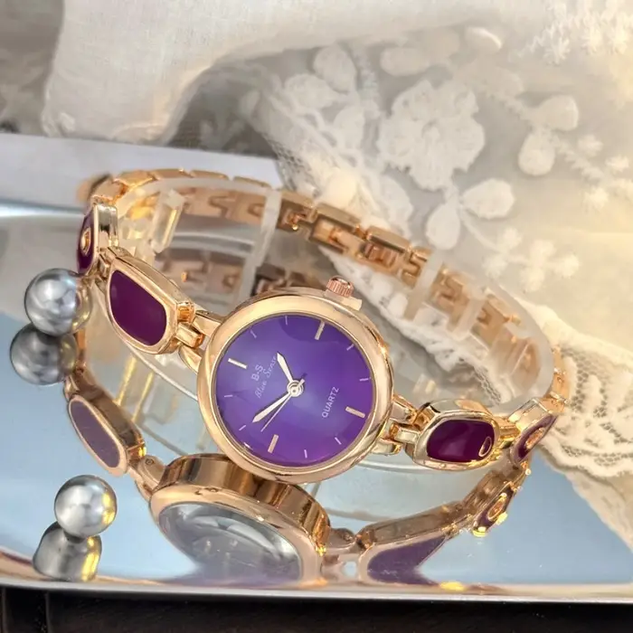 Montre-bracelet vintage irrégulière élégante de luxe pour femme