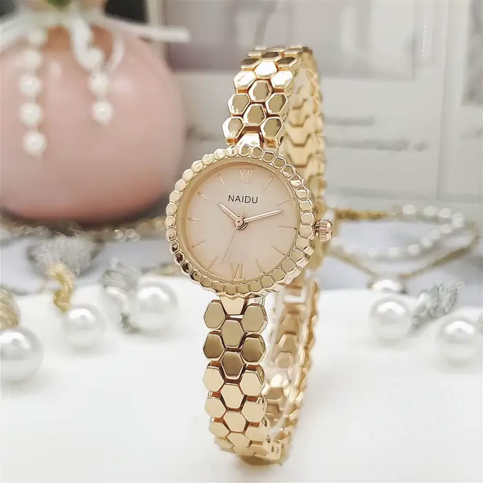 Mode Senior tempérament nid d'abeille montre disque alliage bracelet Quartz montre-bracelet pour femmes fille cadeau bijoux accessoire Relógio