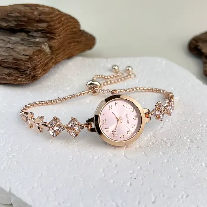 Montre trèfle à trois feuilles pour femme, élégance à la mode, chiffres arabes, Simple, incrusté de 