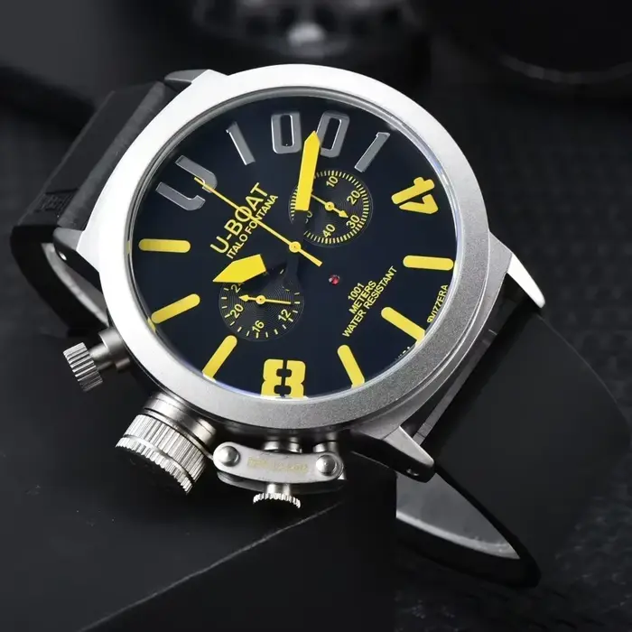 Montre U-BOAT chronographe multifonction homme robuste et élégante pour le sport et les occasions formelles