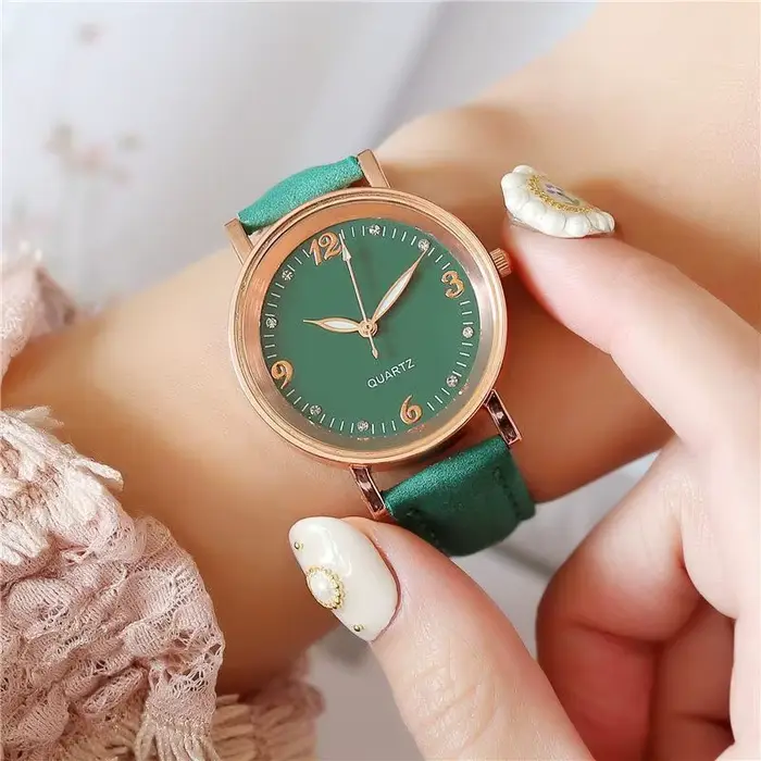 Montres pour femmes bracelet en cuir