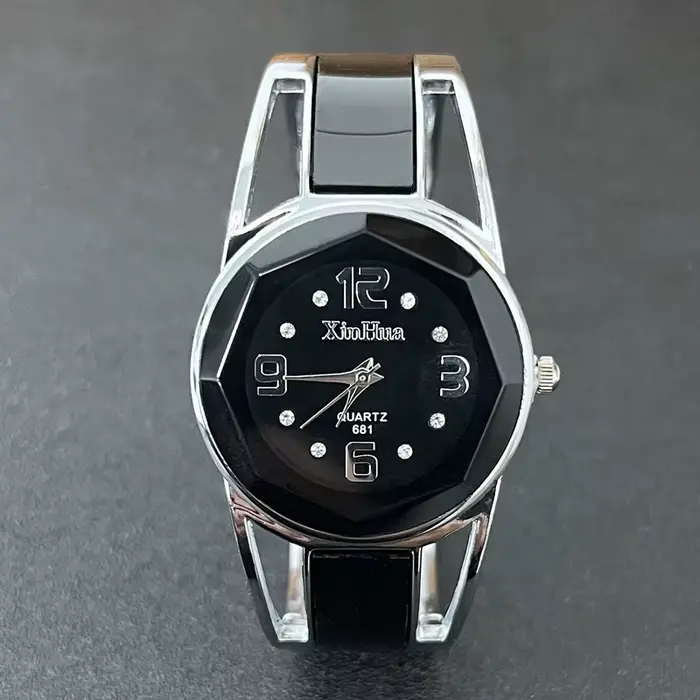 Femmes élégant Bracelet montre-Bracelet Quartz femme exquis