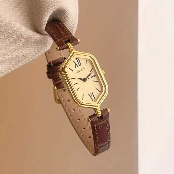 Montre de luxe numérique vintage de style romain pour femme résistante à l'eau et élégante bracelet en cuir pour occasions spéciales
