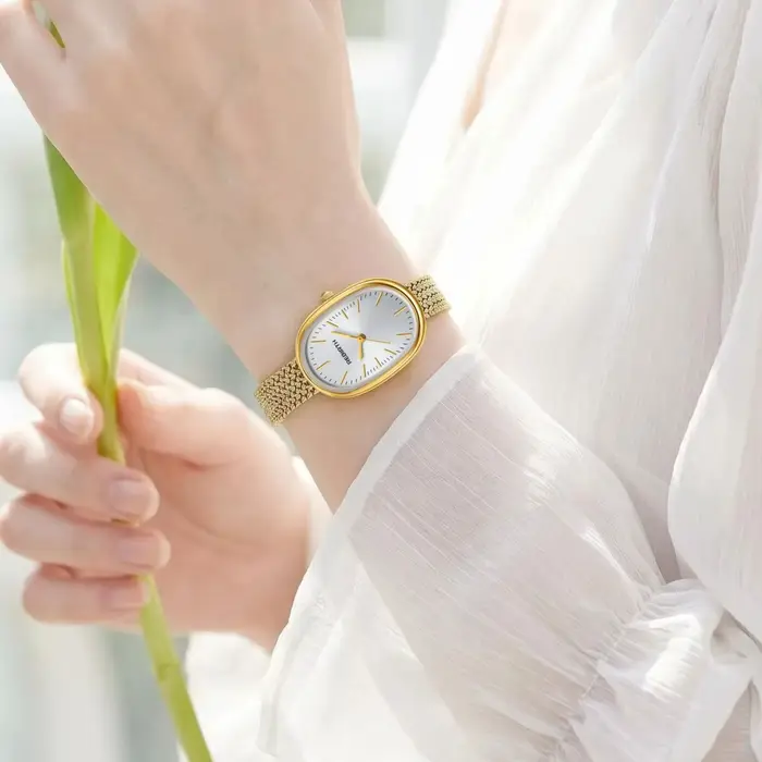 Montre à quartz simple et élégante pour femme, idéale pour un usage quotidien