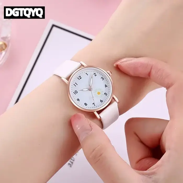 Montre rétro lumineuse pour femmes en alliage avec bracelet en cuir pour occasions spéciales et tenues quotidiennes