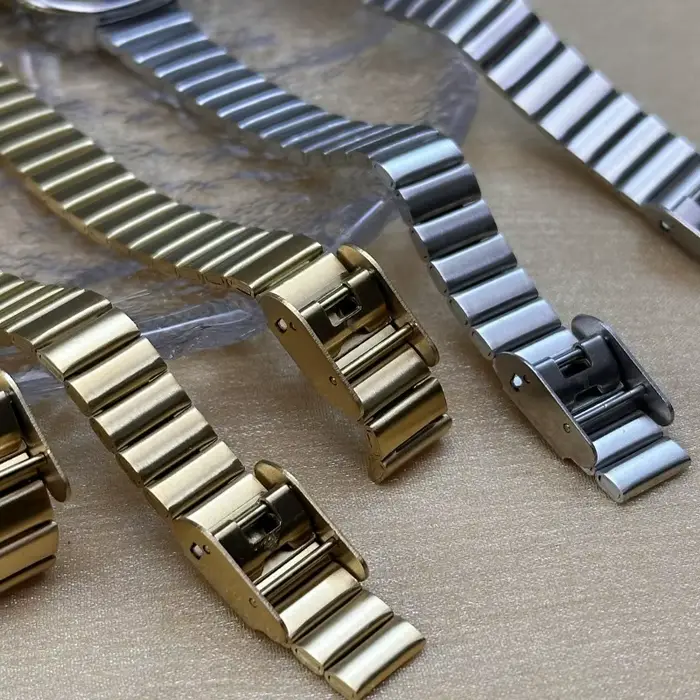 Nouvelles dames montres cadeau tête de serpent montre pour femmes de luxe mode bracelet en acier
