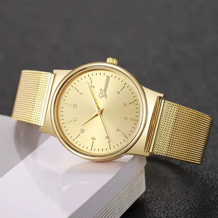 Montre pour femme, montre à quartz tendance avec bracelet en acier rose