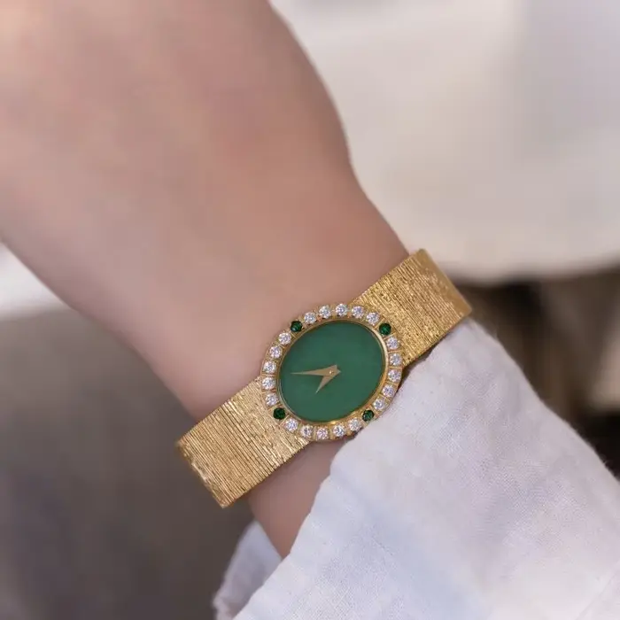 Montre de luxe pour femme en or