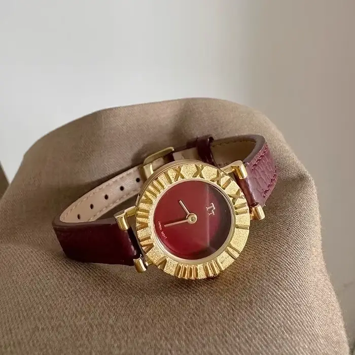 Montre à Quartz pour femmes de marque supérieure rouge rétro or cadre romain en cuir étanche montre 