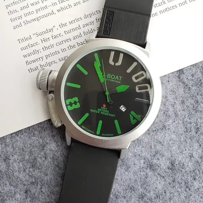 Montre U-BOAT multifonctionnelle élégante pour hommes design moderne et robuste pour mode affaires et sport