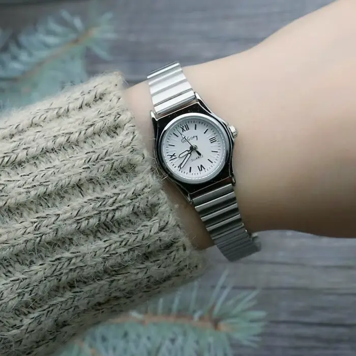 Montre en or vert émeraude