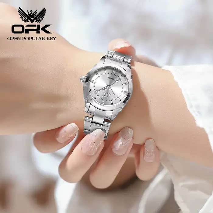 Montre-bracelet étanche entièrement argentée pour femme