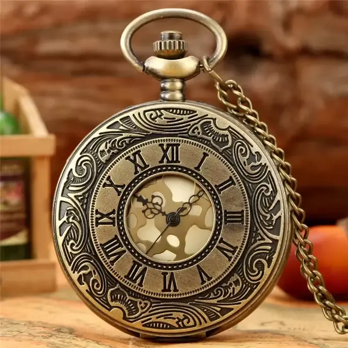 Montre de poche en bronze gravée chiffres romains
