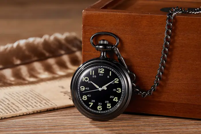 Montre de poche classique pour homme avec chaîne automatique et design minimaliste pour occasions spéciales et tous les jours