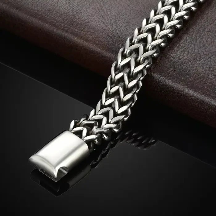 Bracelet en acier inoxydable double rangée motif écailles de poisson
