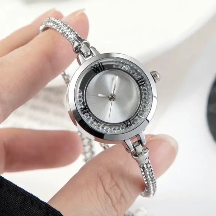 Montre à fouet haut en acier inoxydable pour femme