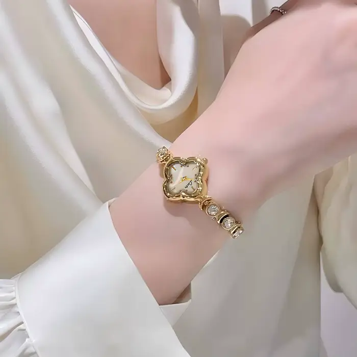 1 nouvelle montre pour femme en or