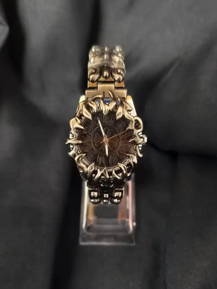Montre-bracelet à quartz originale à la mode avec cadran à griffes irrégulières et chiffres romains 