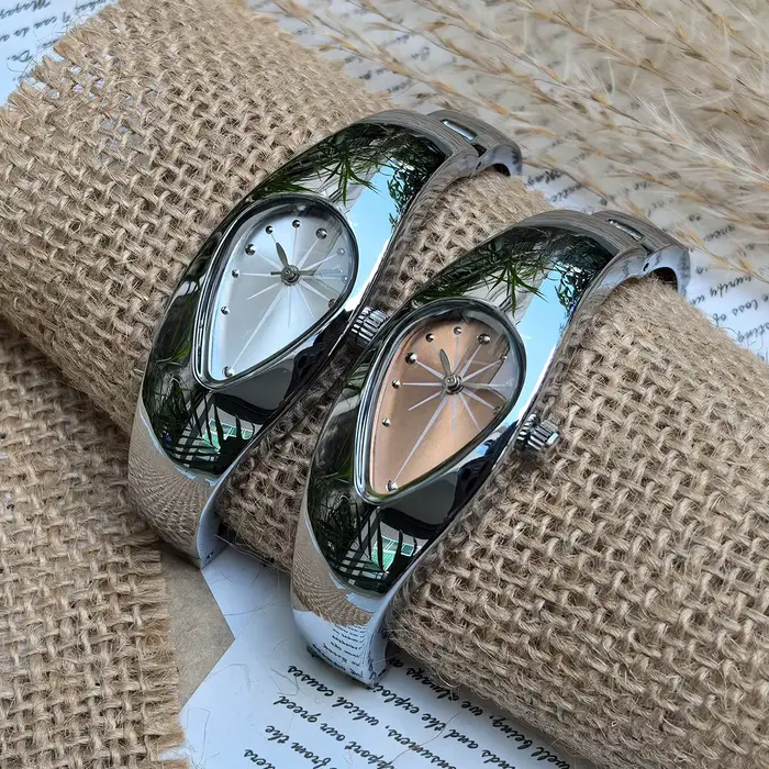 Montre bracelet Y2K style Millenium en forme de goutte d'eau