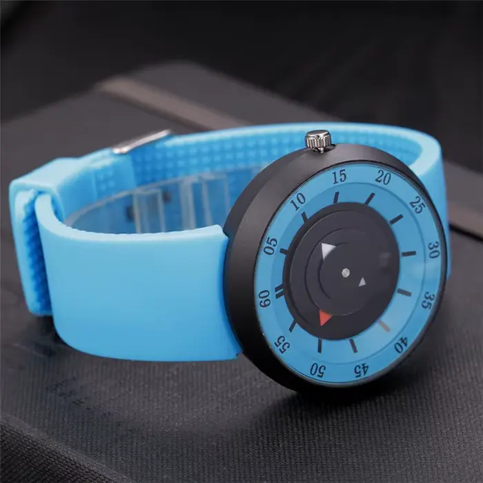 Montre à quartz avec bracelet en caoutchouc pour hommes
