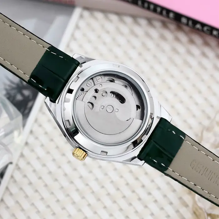 Montre en cuir lumineuse automatique pour femmes avec mouvement mécanique étanche et design décontracté de luxe occasions spéciales
