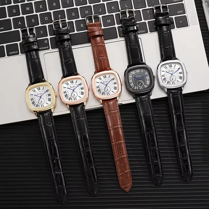 Nouveau 2025 montre à Quartz hommes femmes mode carré en cuir or blanc saphir Couple