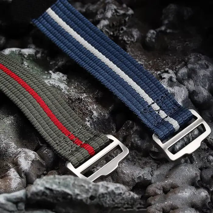 Bracelet de montre en nylon de haute qualité pour homme avec boucle de sécurité intemporel pour toutes les occasions élégantes et décontractées