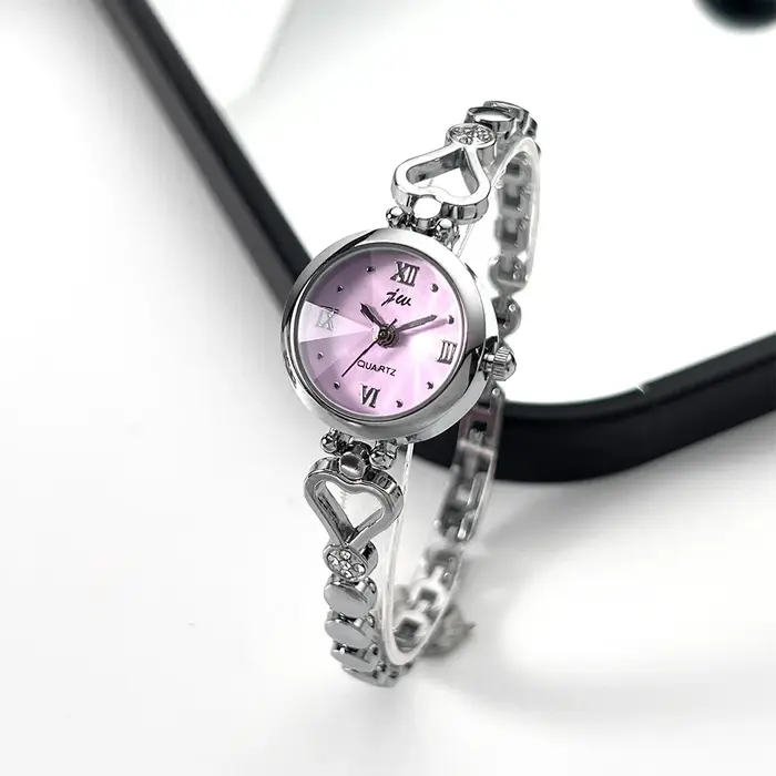 Montre pour femme compacte et raffinée