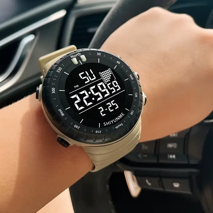 Montre sport étanche 50m avec affichage LED lumineux, chronographe, calendrier complet et alarme pour homme occasions spéciales