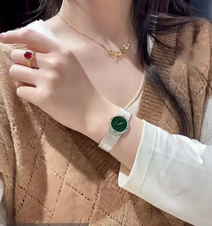 Montre en jadéite rouge pour femme