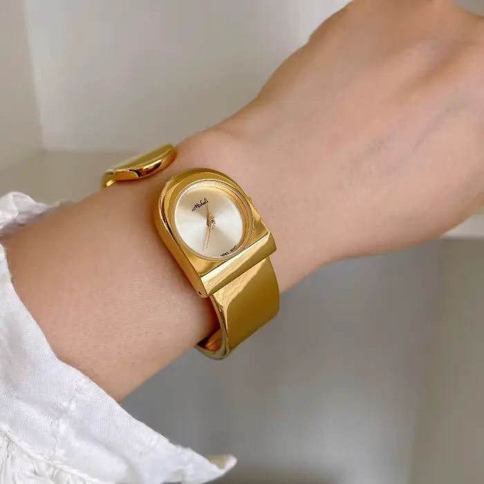 Montre de luxe en alliage avec mouvement quartz résistante à l'eau pour femmes occasions spéciales élégantes à offrir