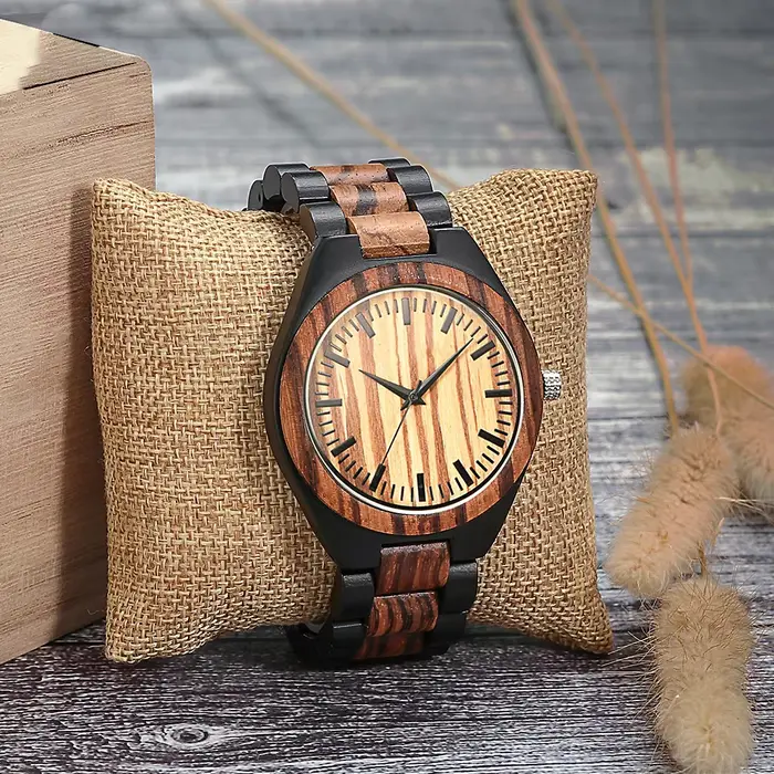 Montre-bracelet personnalisée homme bois naturel quartz style casual design unique cadeau homme occassions spéciales
